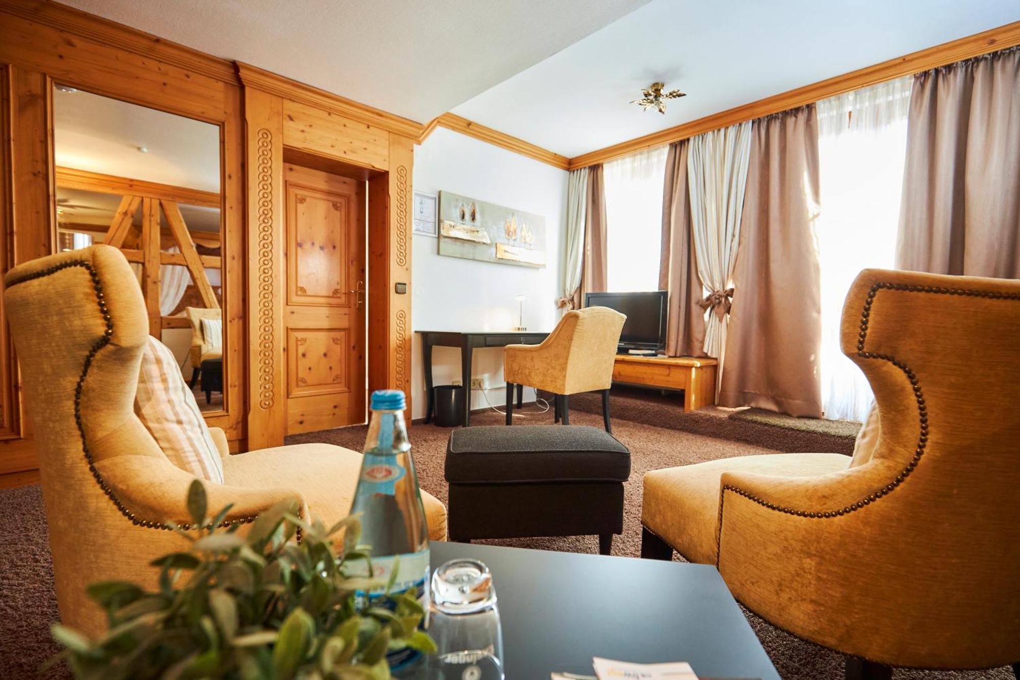 Flair Hotel Vier Jahreszeiten Bad Urach Eksteriør billede