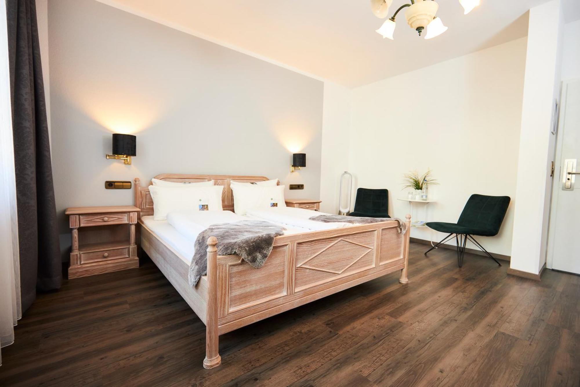 Flair Hotel Vier Jahreszeiten Bad Urach Eksteriør billede