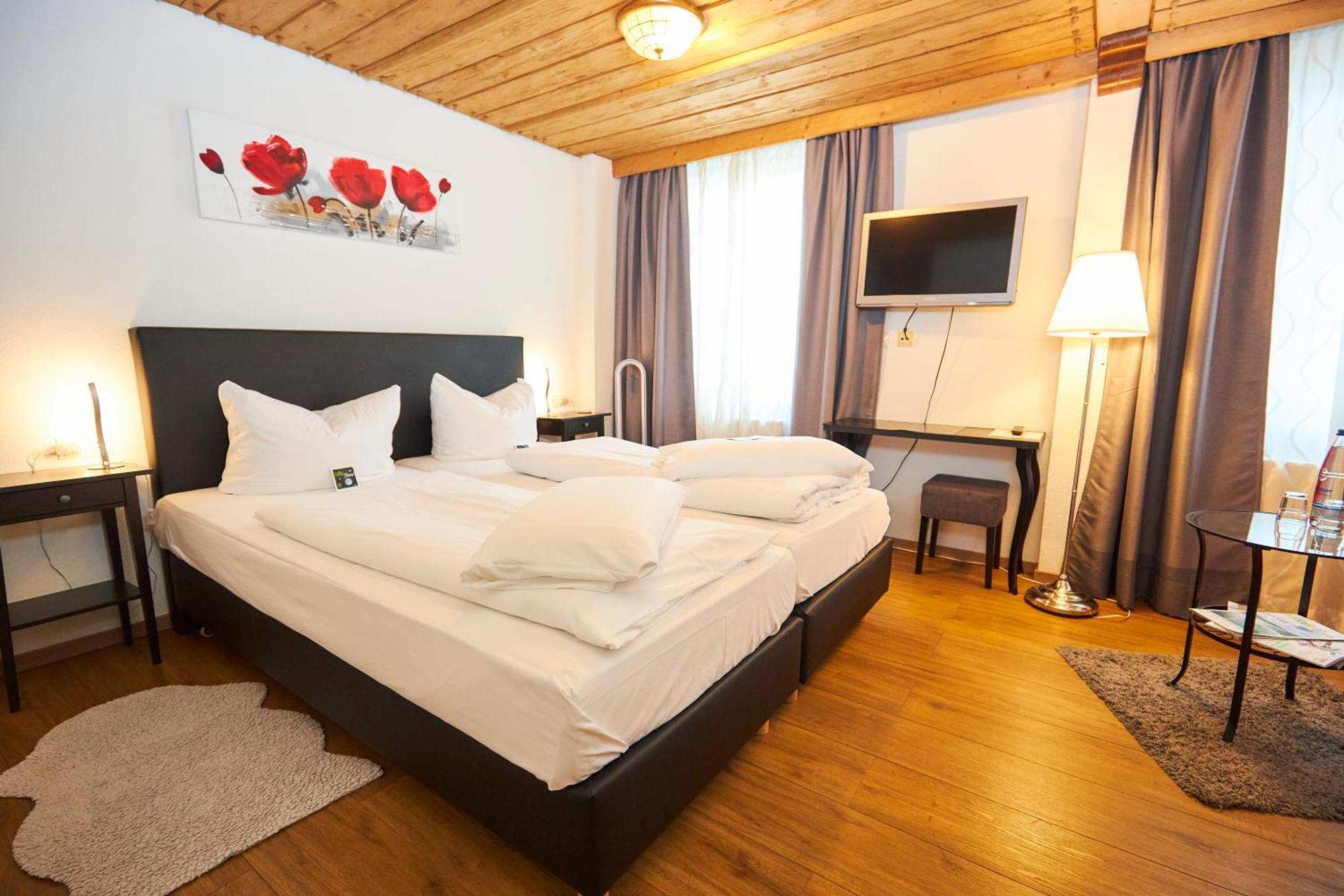 Flair Hotel Vier Jahreszeiten Bad Urach Eksteriør billede